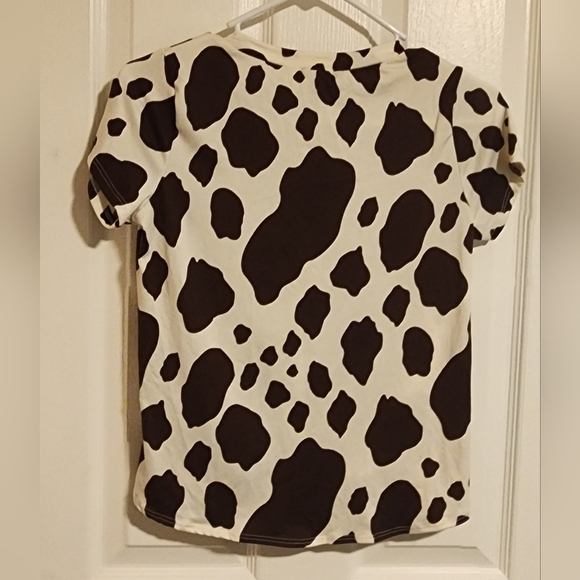 NWT Buckle cow print top, junior Large. *428.3K - Picture 2 of 3